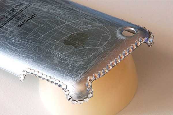 funda-iphone-con-fila-de-swarovski